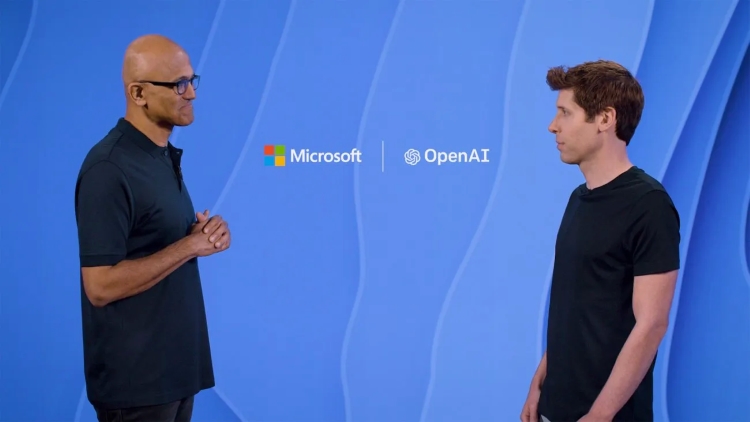 OpenAI "lo sốt vó" khi cựu CEO đầu quân cho Microsoft