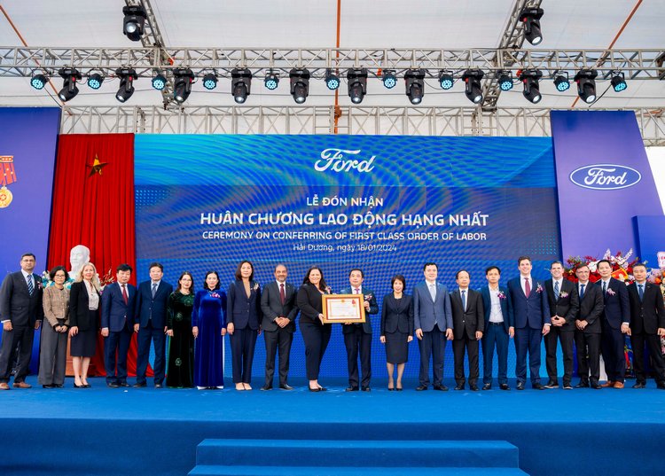 Ford Việt Nam được trao Huân Chương Lao Động Hạng Nhất