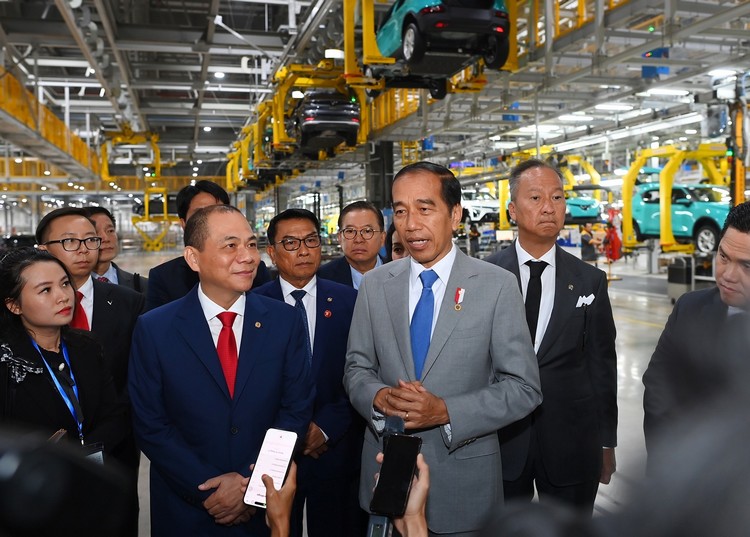 Tổng thống Indonesia thăm nhà máy VinFast