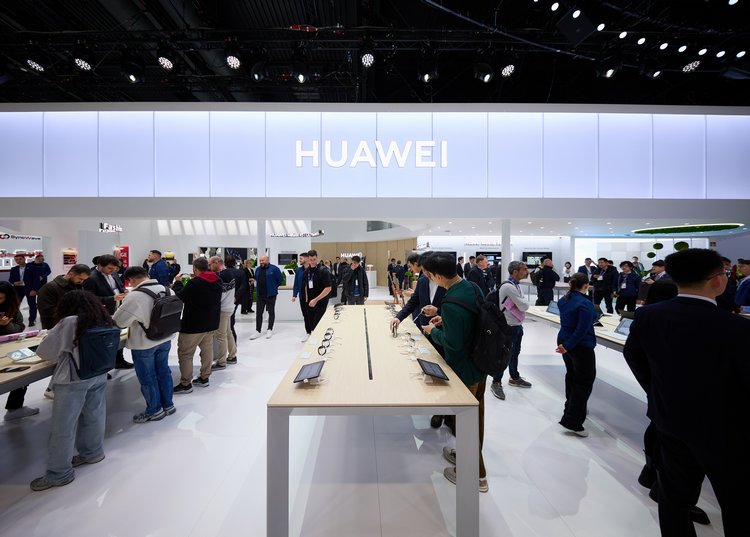 MWC 2024: Huawei giới thiệu sản phẩm công nghệ định hướng thời trang cao cấp