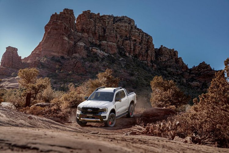 Ford Ranger Stormtrak ra mắt: Nhiều tinh chỉnh và cải tiến khác biệt