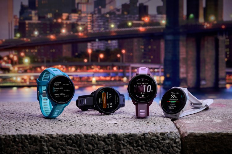 Garmin ra mắt đồng hồ chạy bộ GPS Forerunner 165 Series và dây đeo cảm biến nhịp tim HRM-Fit