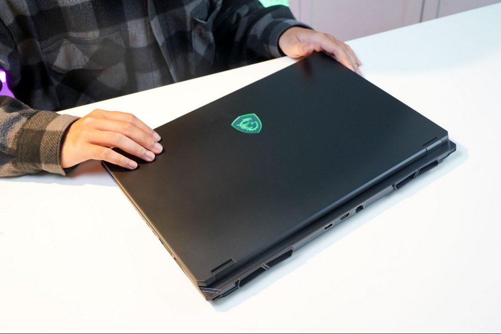 Đánh giá MSI STEALTH 18 AI Studio: Laptop gaming siêu xịn!