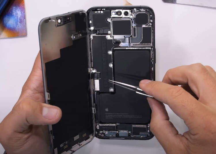 Tại sao Apple lại khiến các dòng iPhone khó sửa chữa?