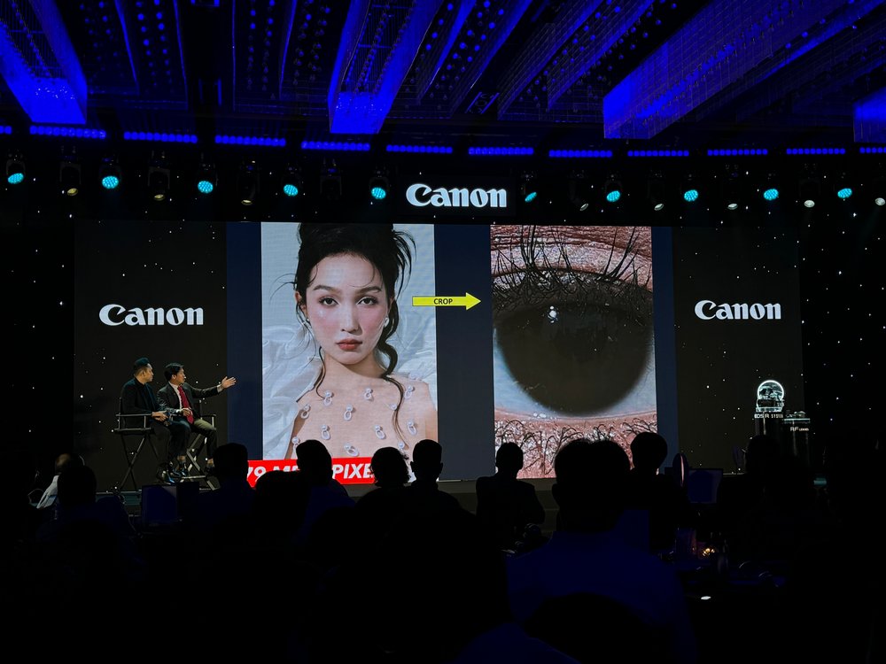 Canon giới thiệu bộ đôi máy ảnh mới EOS R1 và EOS R5 Mark II