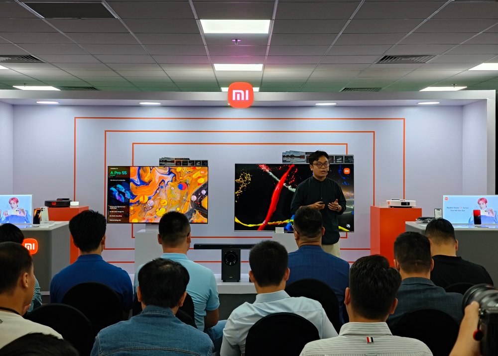 Xiaomi ra mắt thế hệ TV 2025 và robot hút bụi mới