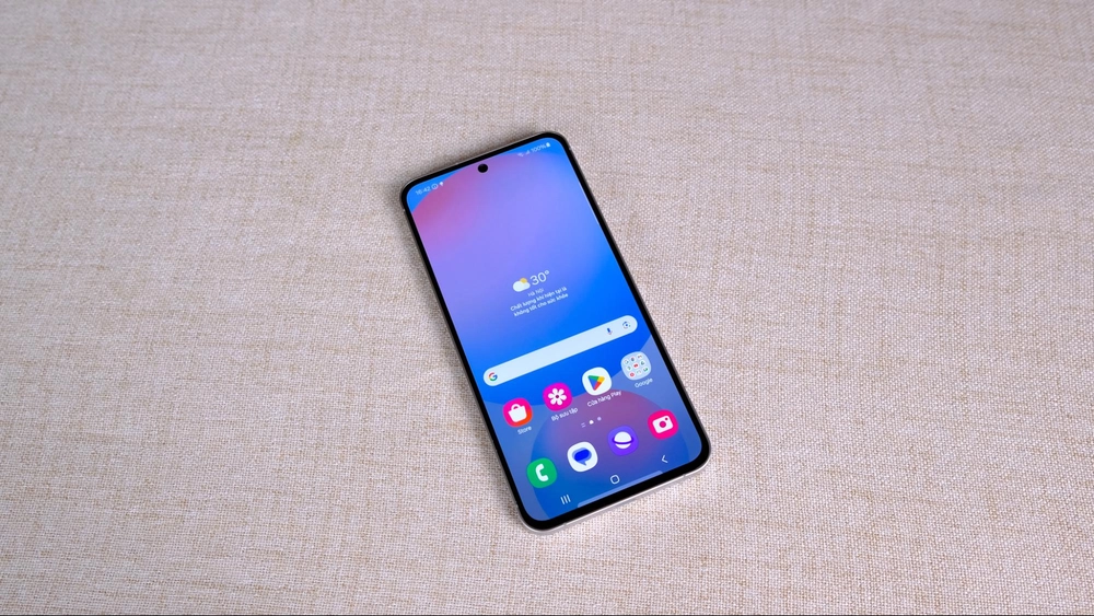 Chinh phục mọi chuyến đi với Galaxy S24 FE: Camera đỉnh, pin trâu, hiệu năng đỉnh