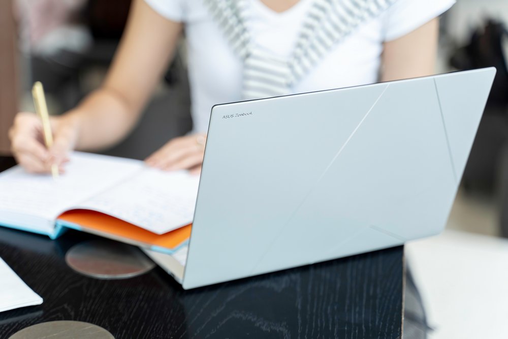 ASUS Zenbook S 14: Laptop AI Intel Copilot+ PC đầu tiên