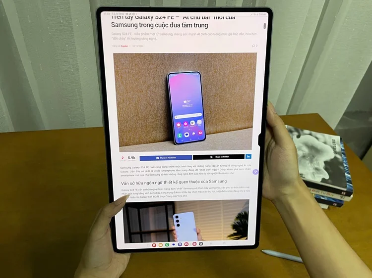 Trên tay Galaxy Tab S10 Ultra: Tinh tế, hoàn thiện hơn