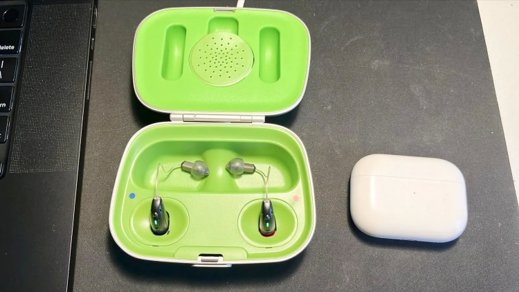 AirPods Pro bị hacker qua mặt bằng... lò vi sóng