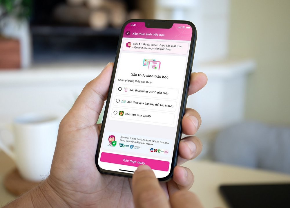 MoMo khuyến khích và hỗ trợ người dùng xác thực sinh trắc học
