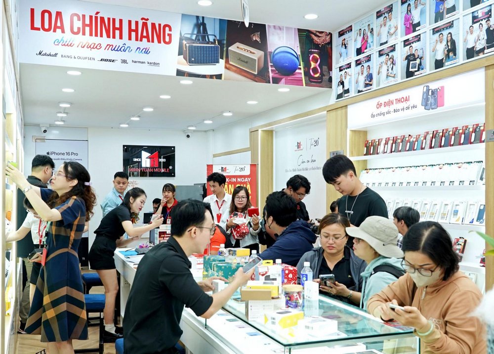 Minh Tuấn Mobile tung "siêu giảm giá" mừng khai trương chi nhánh mới