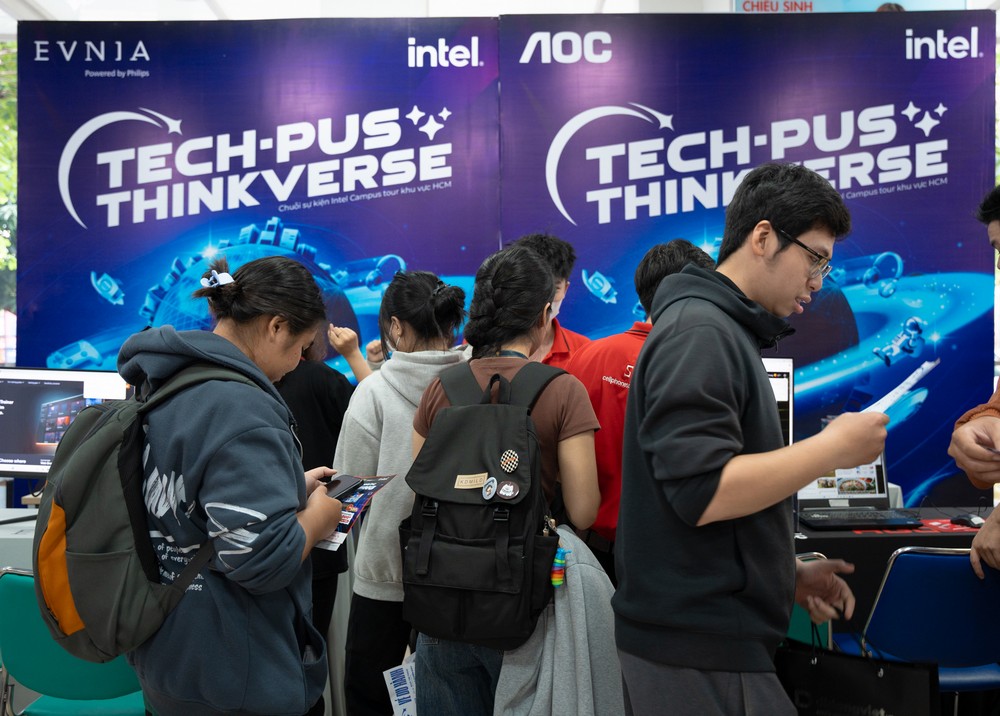 AOC và Philips đồng hành cùng Intel Campus Tour