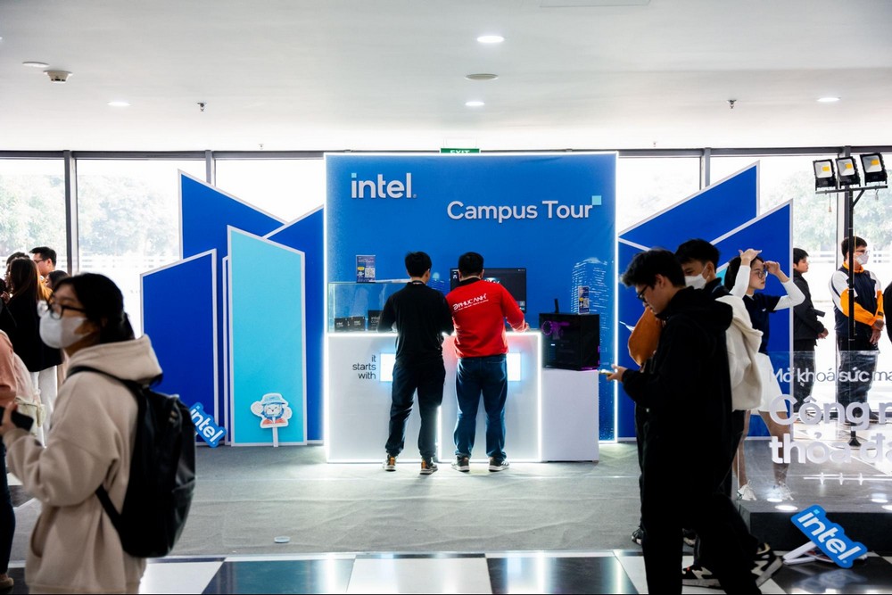 AOC và Philips đồng hành cùng Intel Campus Tour