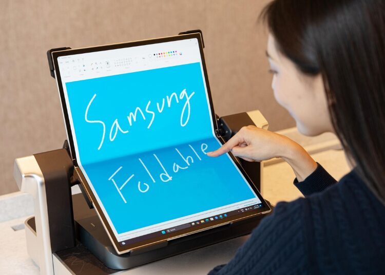 Samsung Display laptop màn gập