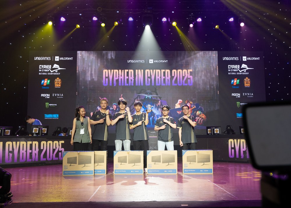 AGON by AOC và Philips Evnia đồng hành Cypher in Cyber 2025