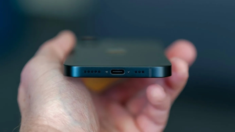 Apple suýt loại bỏ USB-C trên iPhone 17 Air 