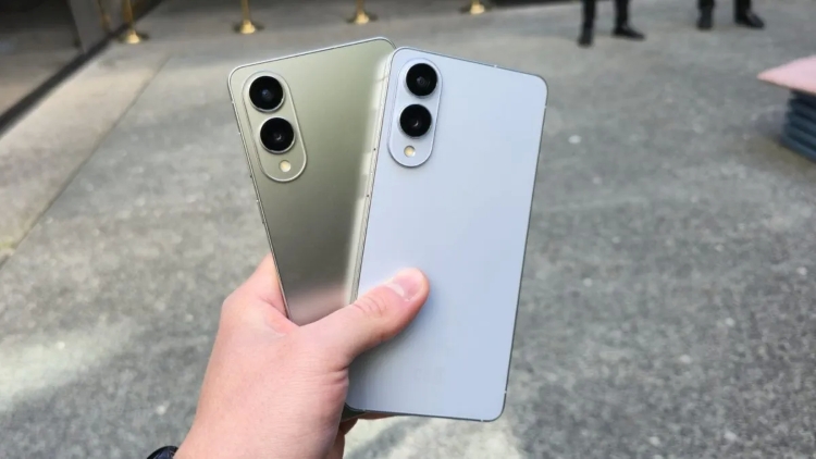 Samsung đá xoáy Apple bằng Galaxy S25 Edge siêu mỏng