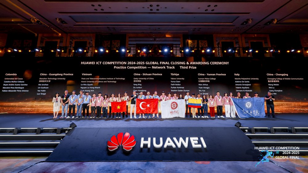 Huawei ICT Competition 2024 - 2025: Sinh viên Việt Nam phá kỷ lục thành tích