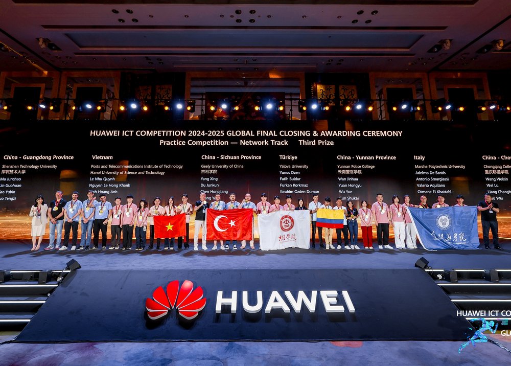 Huawei ICT Competition 2024 - 2025: Sinh viên Việt Nam phá kỷ lục thành tích