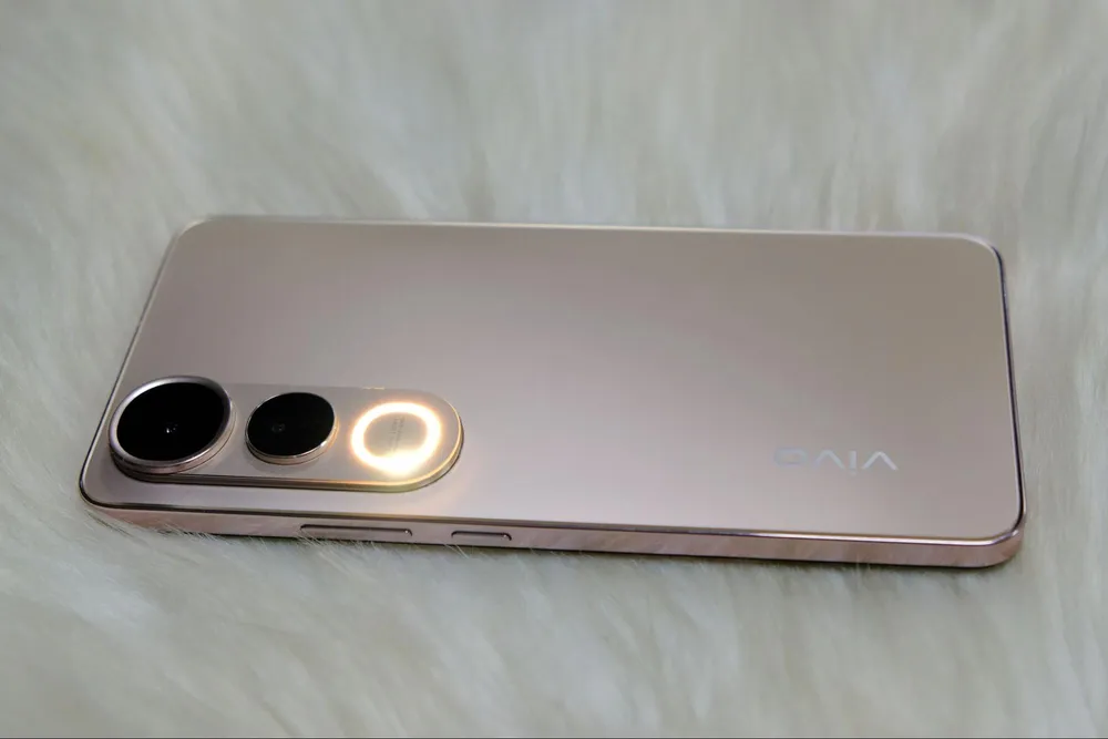 vivo V50 Lite: Làm việc thả ga, giải trí bất tận