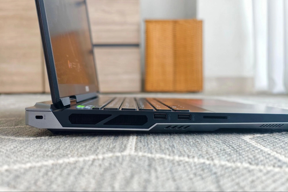 đánh giá MSI Titan 18 HX