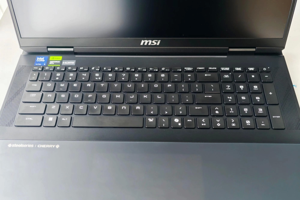 đánh giá MSI Titan 18 HX
