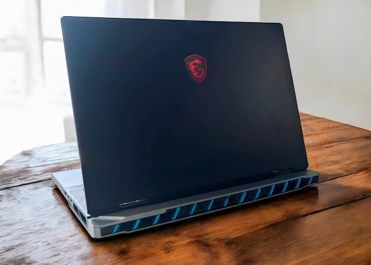 đánh giá MSI Titan 18 HX