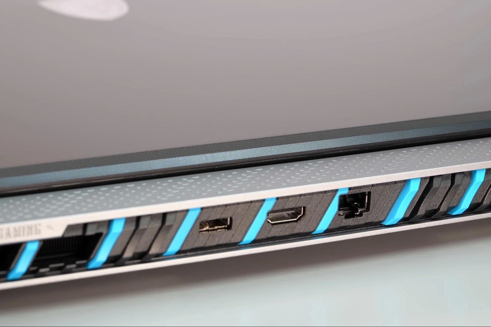 đánh giá MSI Titan 18 HX