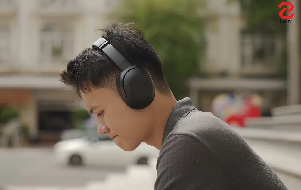 Đánh giá JBL Tour One M3 + Smart TX: Pin 70 giờ