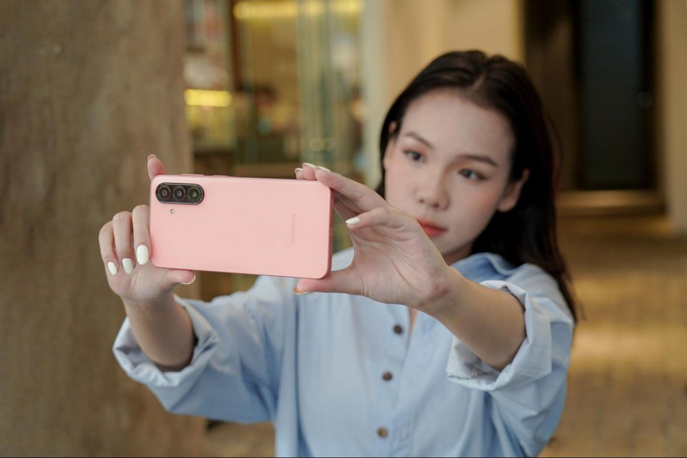 Quẩy tung hè, diện đồ chất chơi nhờ “cặp trợ lý” Circle to Search - Gemini của Galaxy A series
