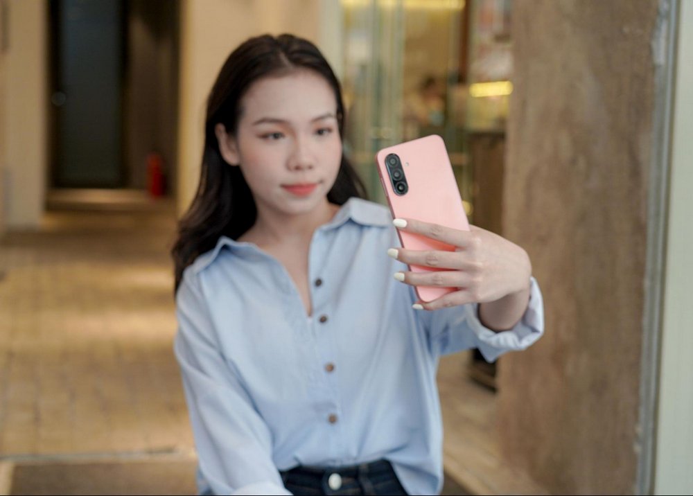Quẩy tung hè, diện đồ chất chơi nhờ “cặp trợ lý” Circle to Search - Gemini của Galaxy A series