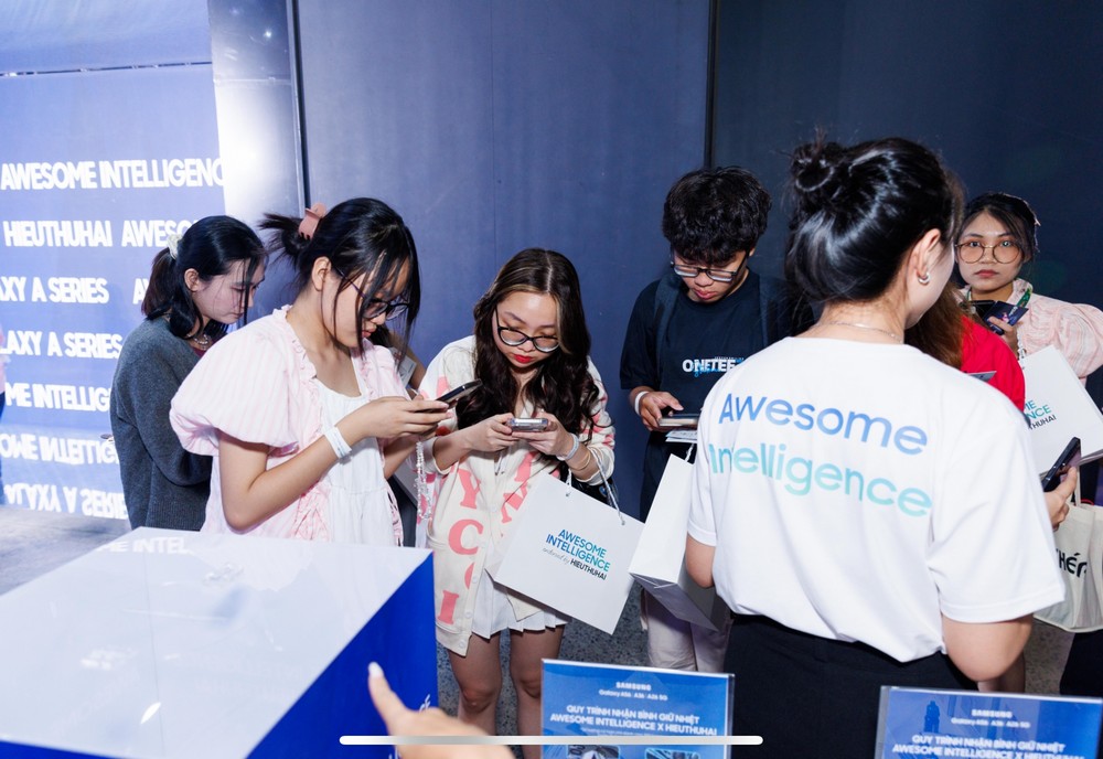 Một ngày “đu idol” HIEUTHUHAI, “lên trình” phong cách cá nhân cùng Galaxy A56 5G