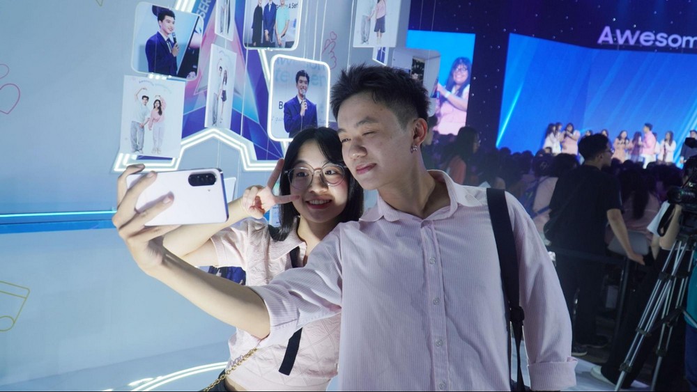 Một ngày “đu idol” HIEUTHUHAI, “lên trình” phong cách cá nhân cùng Galaxy A56 5G