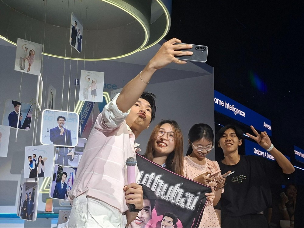 Một ngày “đu idol” HIEUTHUHAI, “lên trình” phong cách cá nhân cùng Galaxy A56 5G