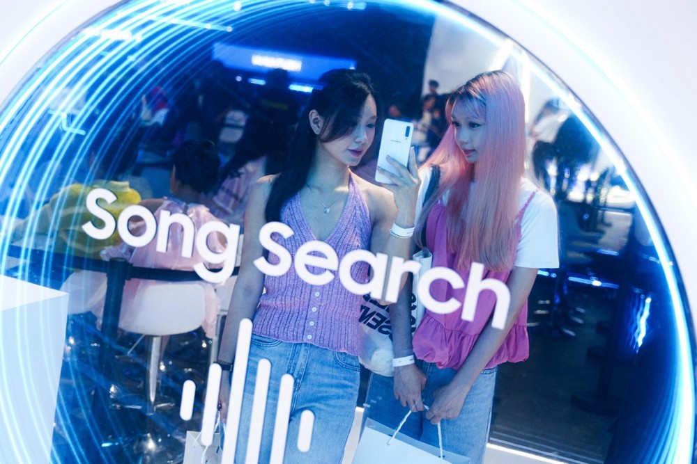 Một ngày “đu idol” HIEUTHUHAI, “lên trình” phong cách cá nhân cùng Galaxy A56 5G