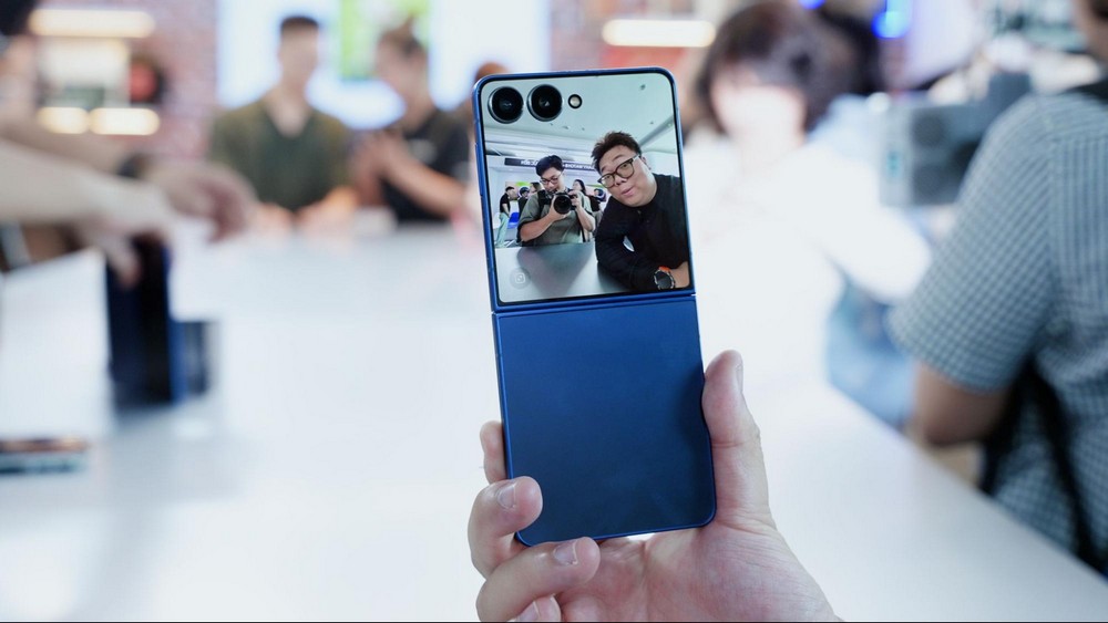 Galaxy Z Flip7 - Siêu phẩm AI nằm gọn trong lòng bàn tay