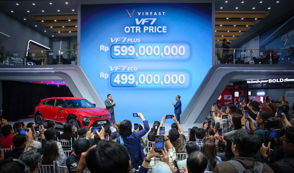 VinFast mở bán VF 7 tay lái nghịch tại Indonesia, giá từ 468 triệu IDR