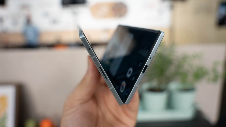 Galaxy Z Fold7 Bền vượt trội nhưng cực kỳ khó sửa