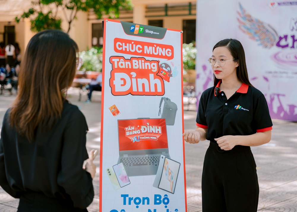 FPT Shop tặng combo công nghệ cho tân sinh viên vượt khó