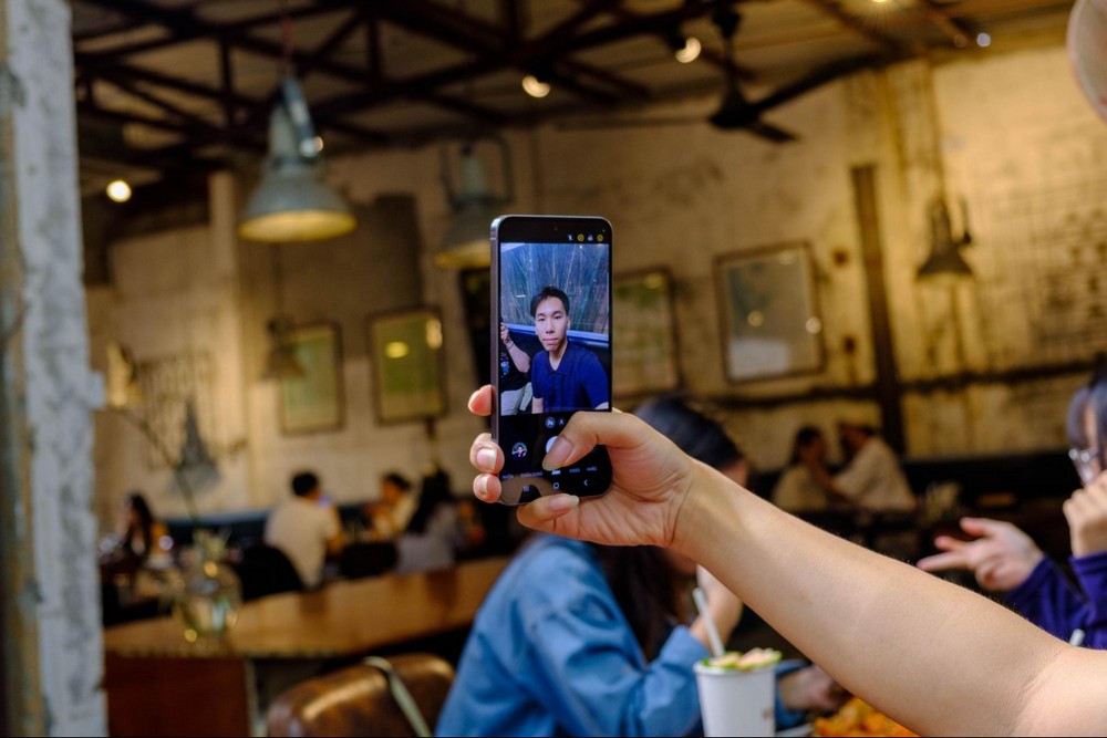 Galaxy A56 5G: "Cầu nối" giúp Gen Z Sài Gòn chung nhịp đập tự hào 2/9 với Hà Nội