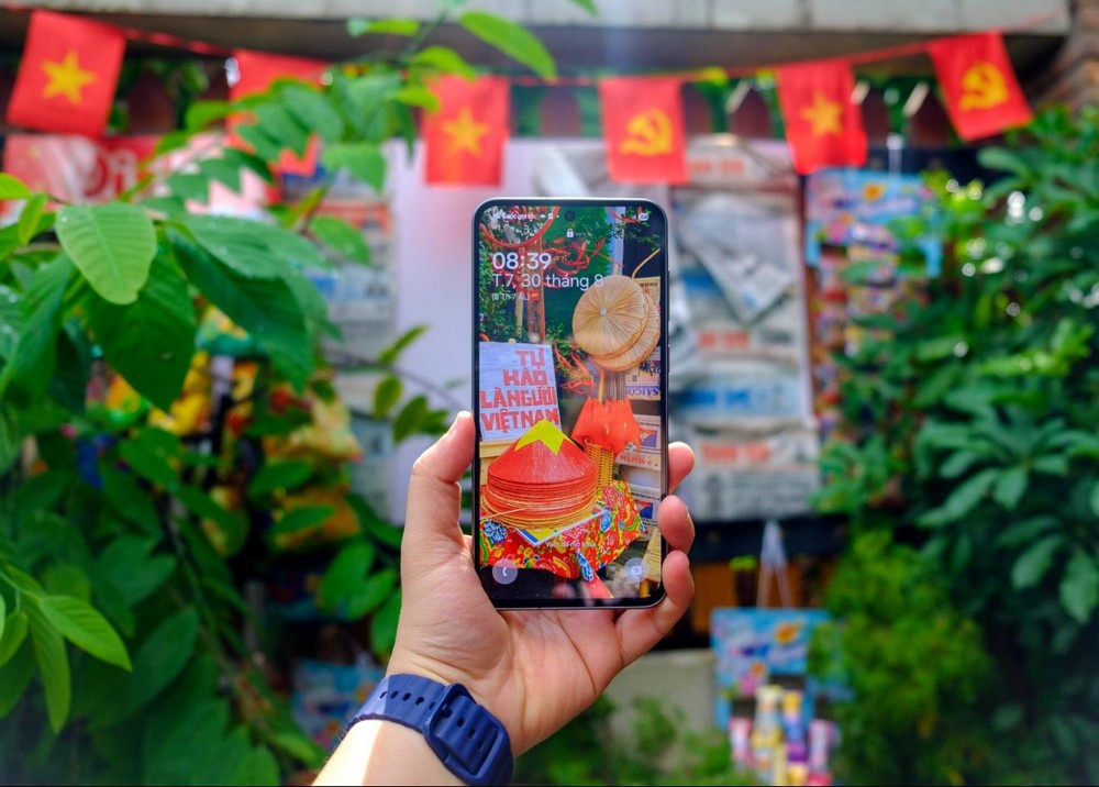 Galaxy A56 5G: "Cầu nối" giúp Gen Z Sài Gòn chung nhịp đập tự hào 2/9 với Hà Nội