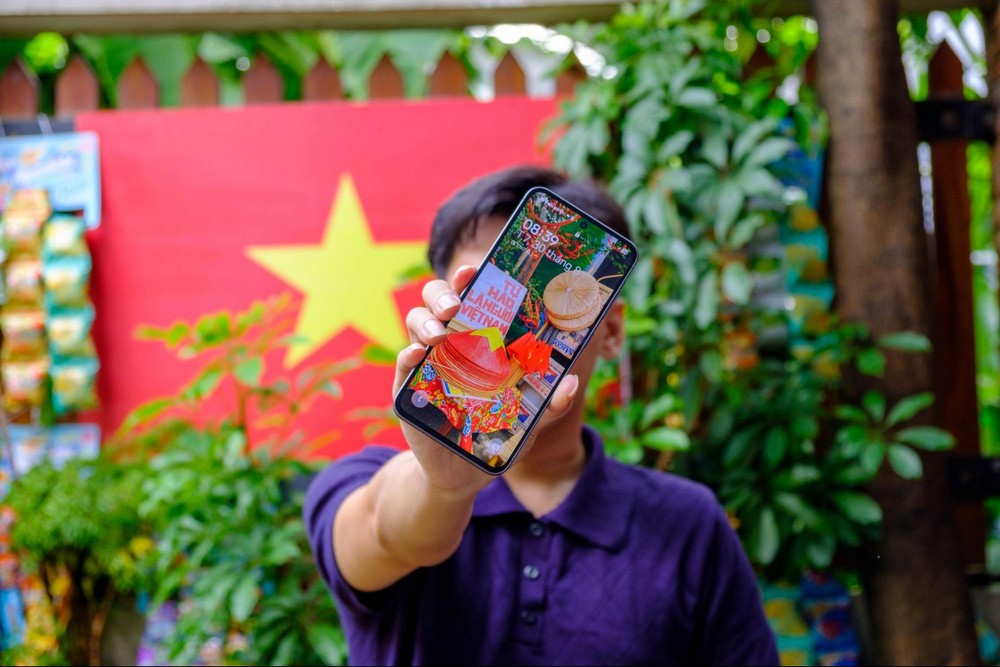 Galaxy A56 5G: "Cầu nối" giúp Gen Z Sài Gòn chung nhịp đập tự hào 2/9 với Hà Nội