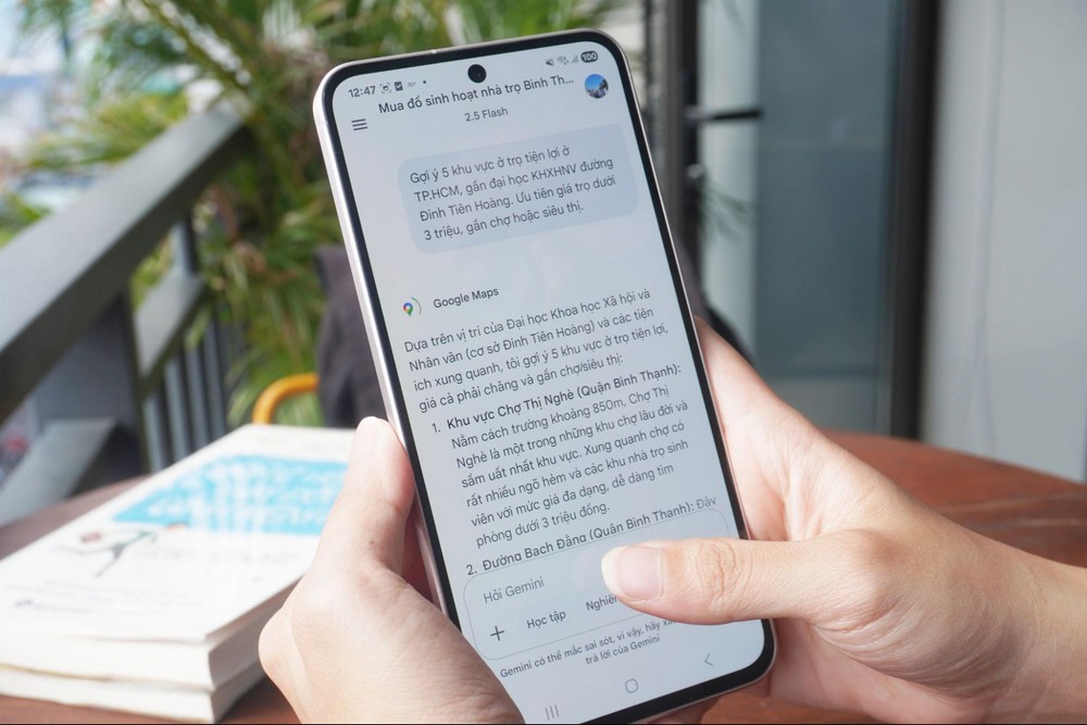 Sinh viên hỏi “Ở đâu - Ăn gì - Mua gì” ở TP.HCM, Gemini Live trên Galaxy A56 5G giải đáp từ A đến Á