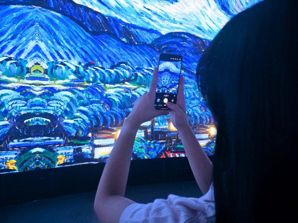 Du hành vũ trụ Van Gogh & Monet: Gemini Live cùng Galaxy A56 5G xóa “mù” nghệ thuật cho Gen Z