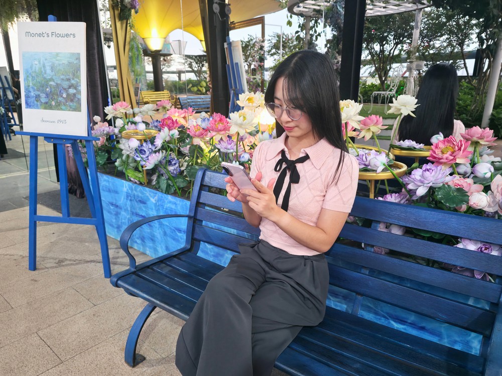 Du hành vũ trụ Van Gogh & Monet: Gemini Live cùng Galaxy A56 5G xóa “mù” nghệ thuật cho Gen Z