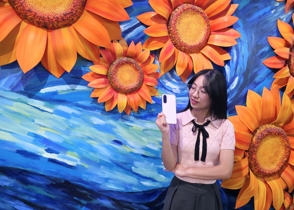 Du hành vũ trụ Van Gogh & Monet: Gemini Live cùng Galaxy A56 5G xóa “mù” nghệ thuật cho Gen Z