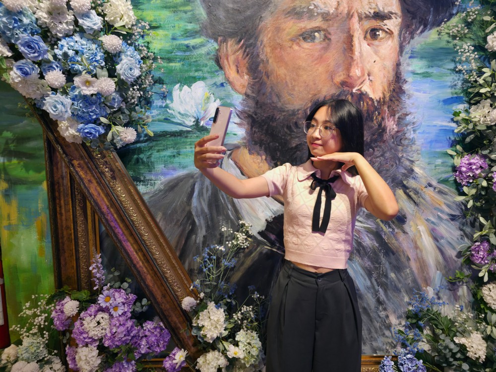 Du hành vũ trụ Van Gogh & Monet: Gemini Live cùng Galaxy A56 5G xóa “mù” nghệ thuật cho Gen Z