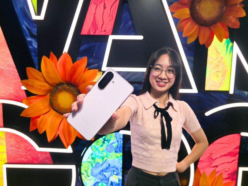 Du hành vũ trụ Van Gogh & Monet: Gemini Live cùng Galaxy A56 5G xóa “mù” nghệ thuật cho Gen Z