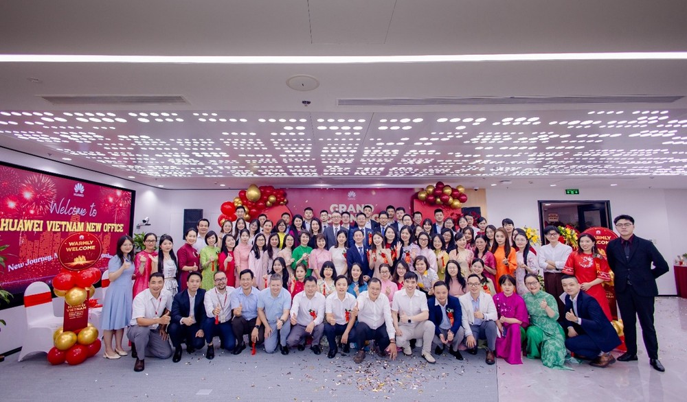 Huawei Việt Nam thắng lớn tại HR Asia Awards 2025